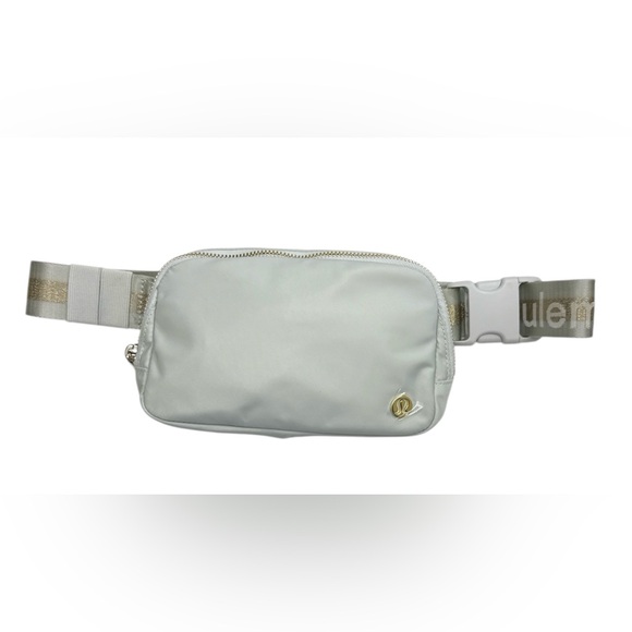 NWOT Lululemon Everywhere Belt Bag Wordmark Vapor/Gold/White - Picture 5 of 14